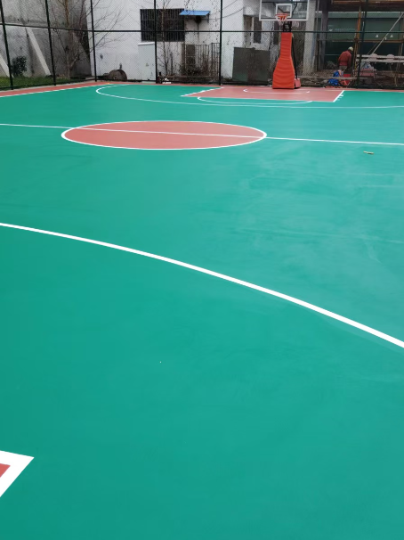 黎安镇 球场长期使用易出现地面开裂